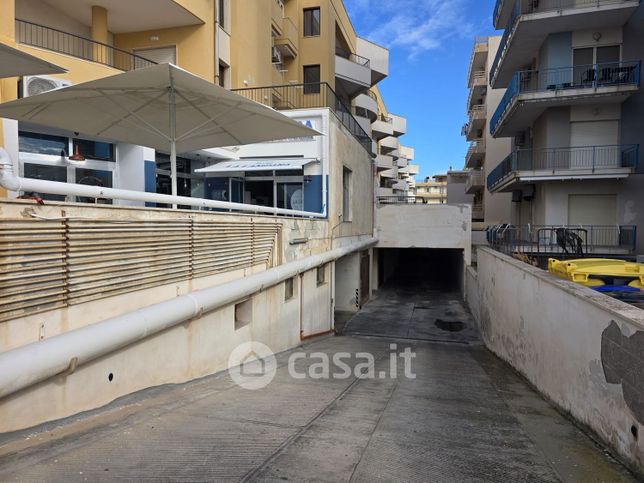 Box/posto auto in residenziale in Lungomare Galileo Galilei 145