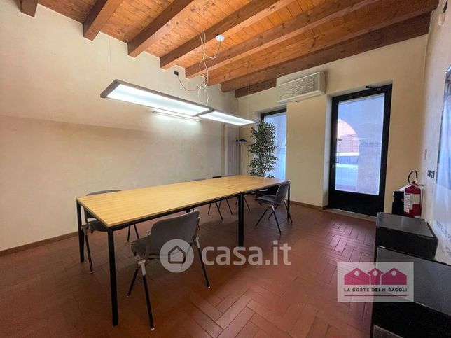 Ufficio in commerciale in ContrÃ  San Rocco 10