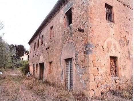 Rustico/casale in residenziale in Strada Statale 68 di Val Cecina 68