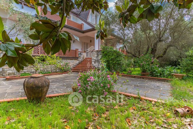 Villa in residenziale in Via Case Rosse
