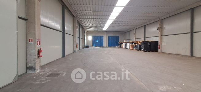 Capannone in commerciale in Via dei Monti Lepini 34