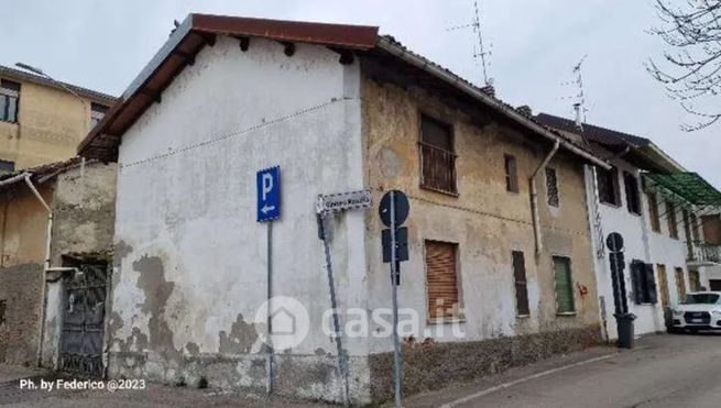 Casa indipendente in residenziale in Viale del Cimitero 1