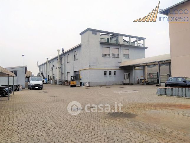 Capannone in commerciale in Via Galileo Galilei 1