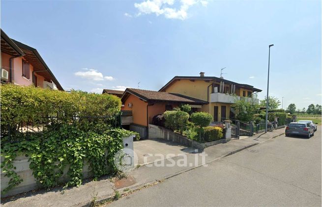 Box/posto auto in residenziale in Via P.Pasolini 33