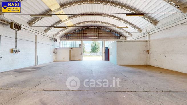 Capannone in commerciale in Via del Cotonificio