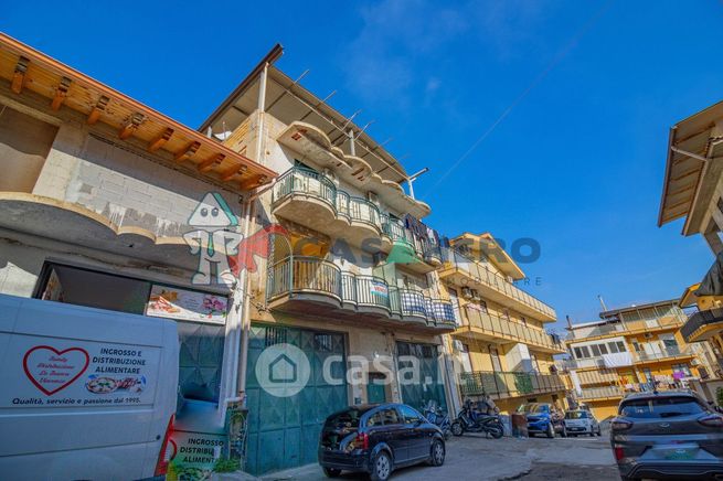 Appartamento in residenziale in Via Federico de Roberto 54