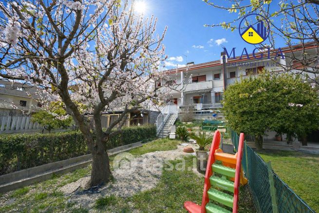 Villetta a schiera in residenziale in Via delle Begonie 9