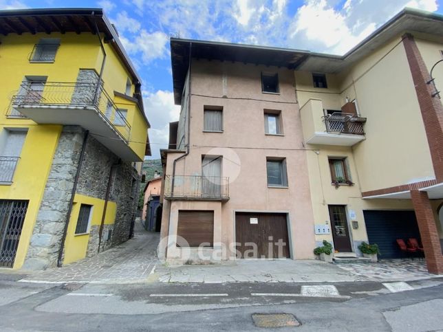 Casa bi/trifamiliare in residenziale in Via Italia 45