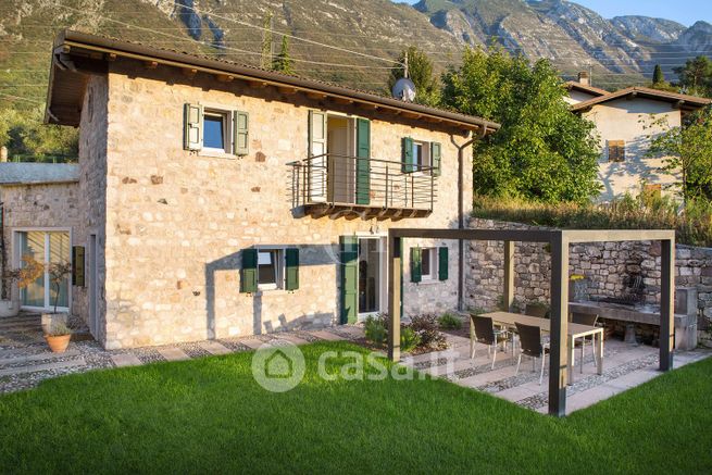 Casa indipendente in residenziale in Via San Maggiore 8