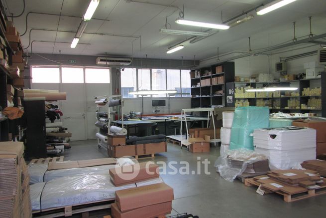 Capannone in commerciale in Via degli Stagnacci 20