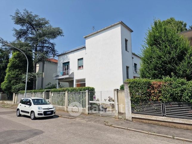 Casa indipendente in residenziale in 
