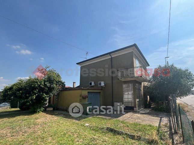 Casa indipendente in residenziale in Via Giacomo Matteotti 32