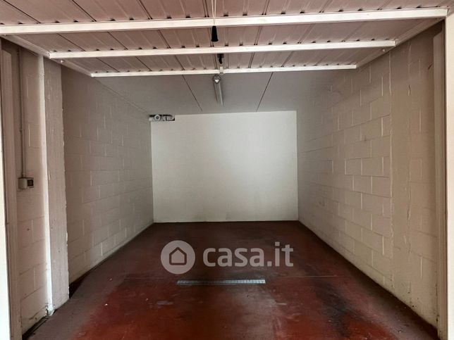 Box/posto auto in residenziale in Circonvallazione Occidentale