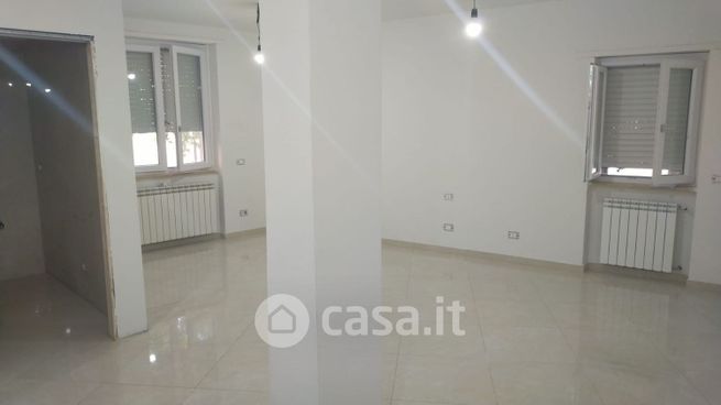 Ufficio in commerciale in 