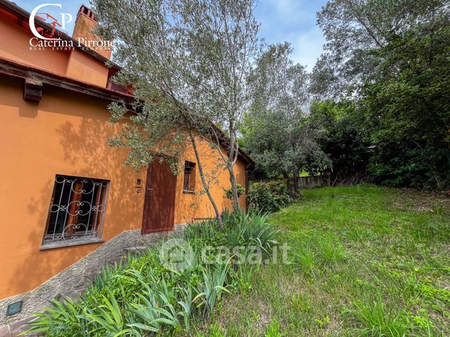 Villa in residenziale in Via dell'Oliveta 4