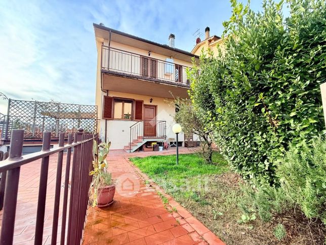 Villetta a schiera in residenziale in Via di Camerino 19