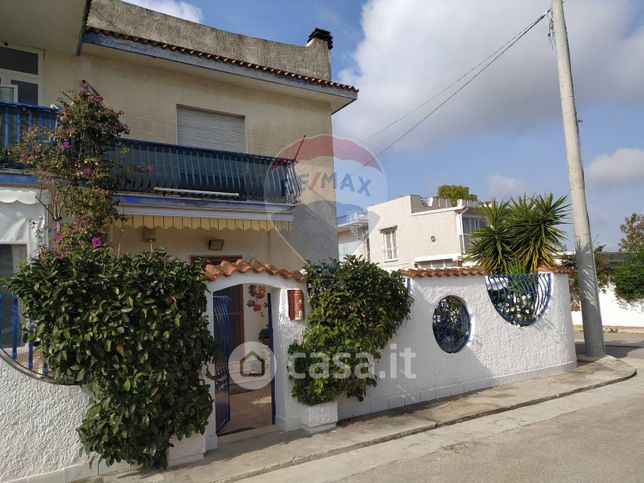 Casa bi/trifamiliare in residenziale in 