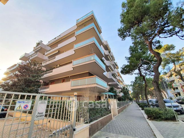 Ufficio in commerciale in Viale kennedy 91