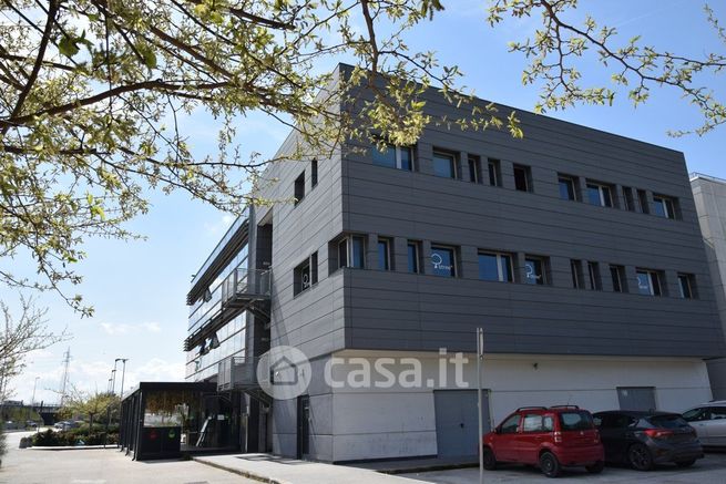 Ufficio in commerciale in Via delle Industrie