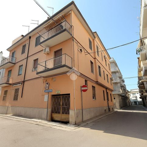 Box/posto auto in residenziale in Via Andrea Costa 38