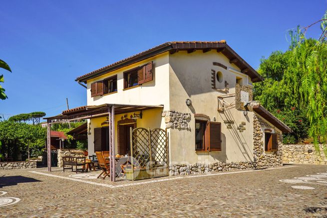 Villa in residenziale in Via Maresca