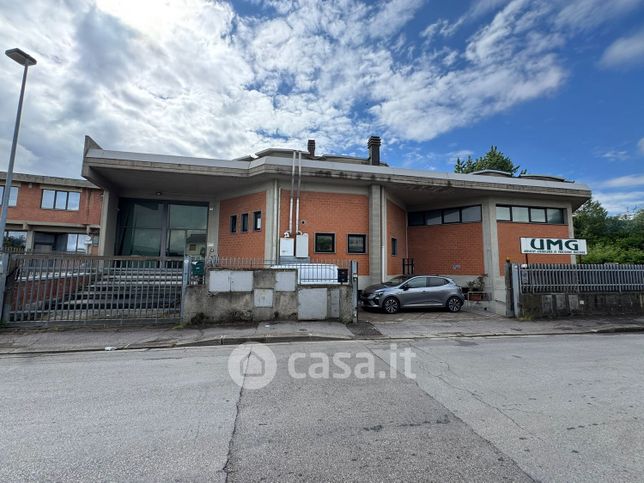 Capannone in commerciale in Via della Cupola