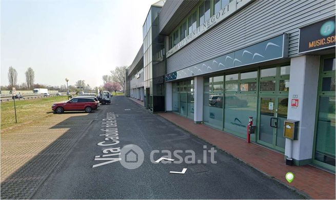 Ufficio in commerciale in Via Caduti delle Reggiane 7