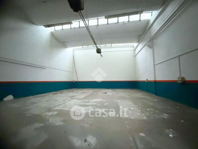 Capannone in commerciale in Via I° Maggio 27