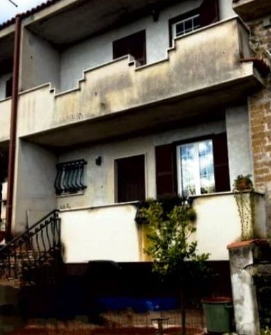 Casa bi/trifamiliare in residenziale in Via Civita Castellana