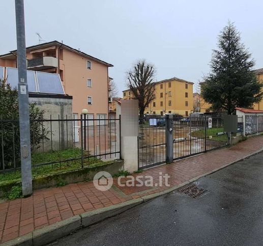Box/posto auto in residenziale in Via Monsignor Libero Meriggi