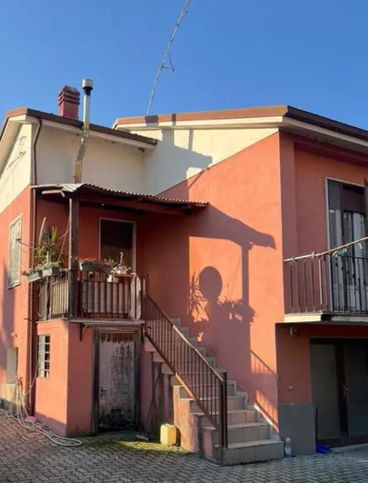 Casa indipendente in residenziale in Via Ettore Schinelli 8