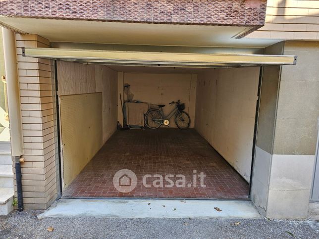 Box/posto auto in residenziale in Via Castelli