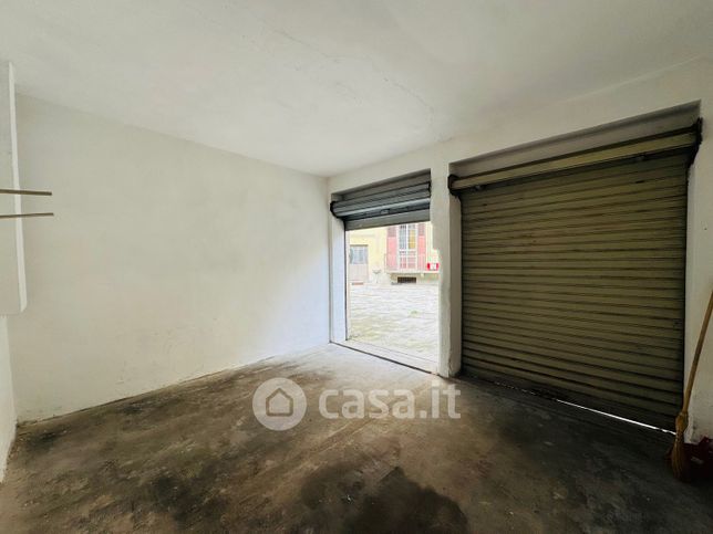 Box/posto auto in residenziale in Via Enrico Cialdini 12