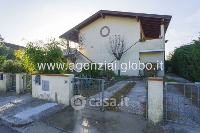 Villetta a schiera in residenziale in Via dei Camosci 24