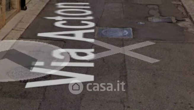 Box/posto auto in residenziale in Via Acton