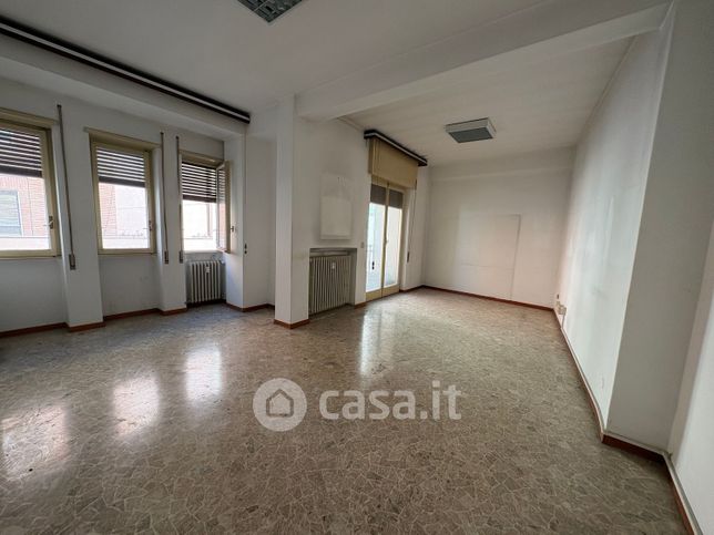 Ufficio in commerciale in Via Giulio Cesare Beccaria