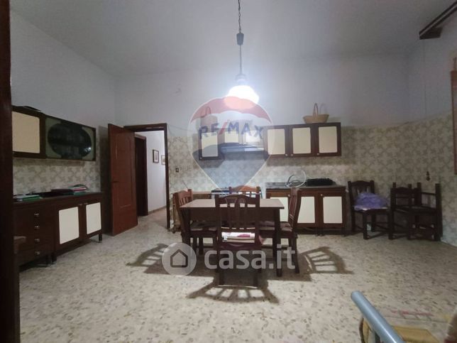 Casa indipendente in residenziale in Via Mario Pagano 163