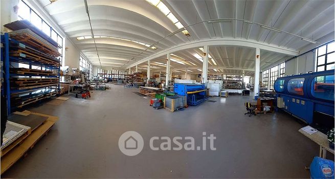 Capannone in commerciale in 