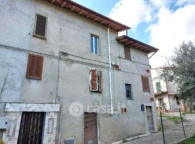 Casa bi/trifamiliare in residenziale in Strada per Rancolfo 42