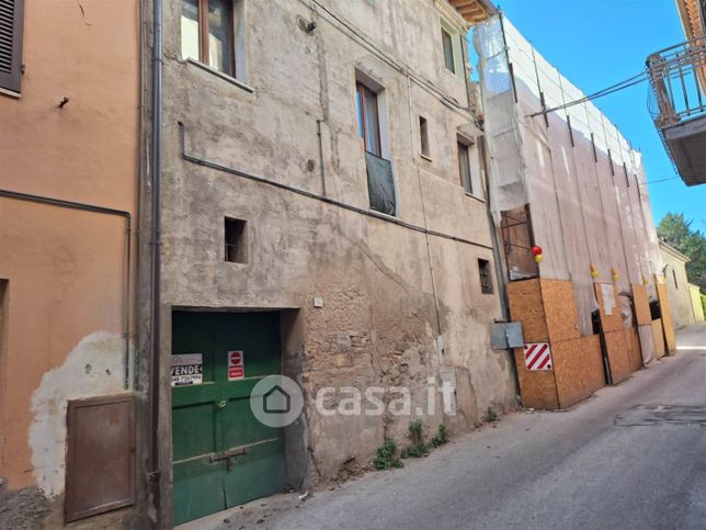 Capannone in commerciale in 