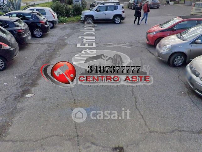 Box/posto auto in residenziale in Via Emilio Longoni