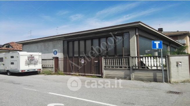 Capannone in commerciale in Via Grado