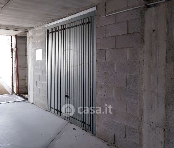 Box/posto auto in residenziale in Via della Stazione 11 /27