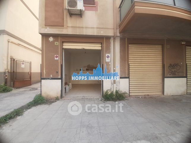 Box/posto auto in residenziale in Via Villa di Napoli