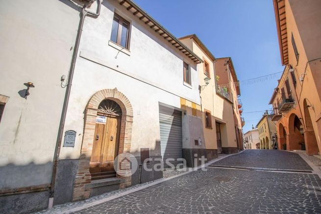 Casa indipendente in residenziale in Via Roma