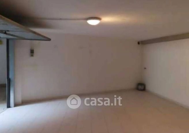 Box/posto auto in residenziale in Via Gaspare Spontini