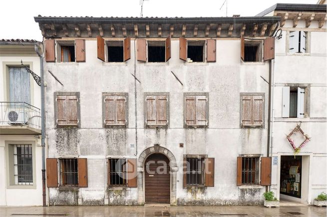 Casa indipendente in residenziale in Piazza Caduti per la LibertÃ  11