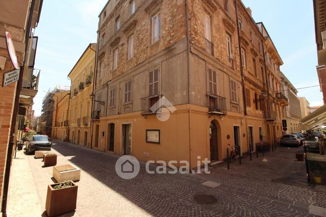 Appartamento in residenziale in Via Mario Capuani 6