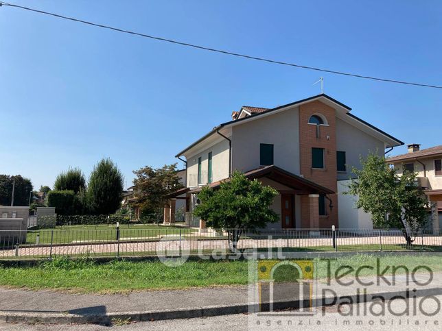 Villa in residenziale in 