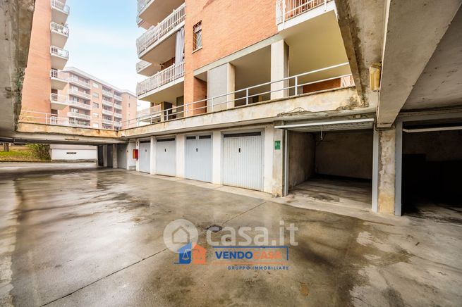 Box/posto auto in residenziale in Strada Torino 67